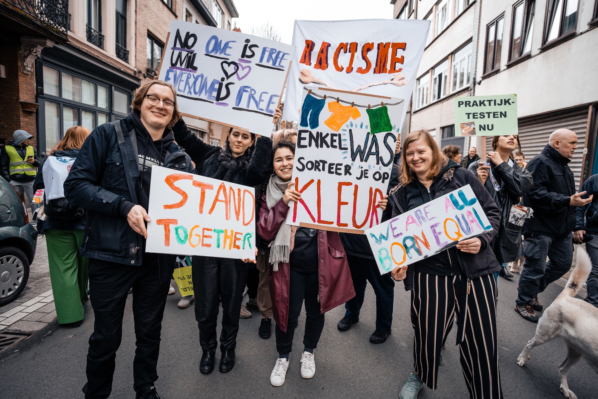 Sta op tegen racisme stapt op door Antwerpen